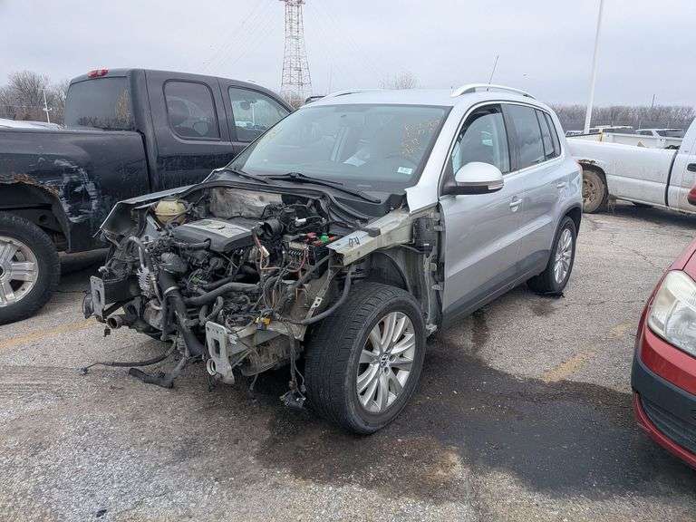 2010 VOLKSWAGEN TIGUAN image