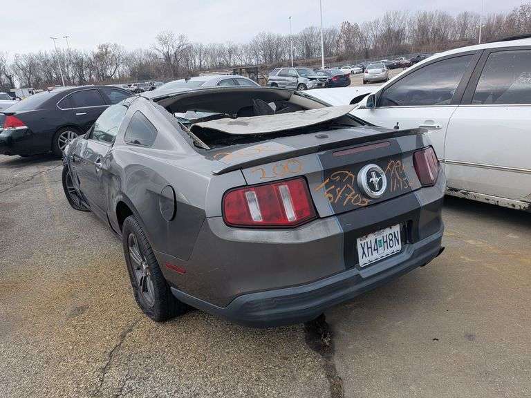 2010 FORD MUSTANG image