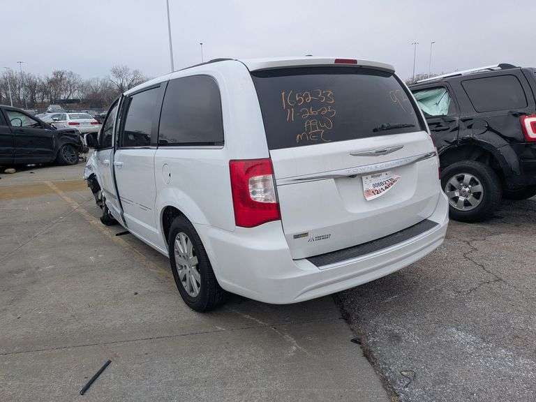 2016 CHRYSLER TOWN-COUNTRY image