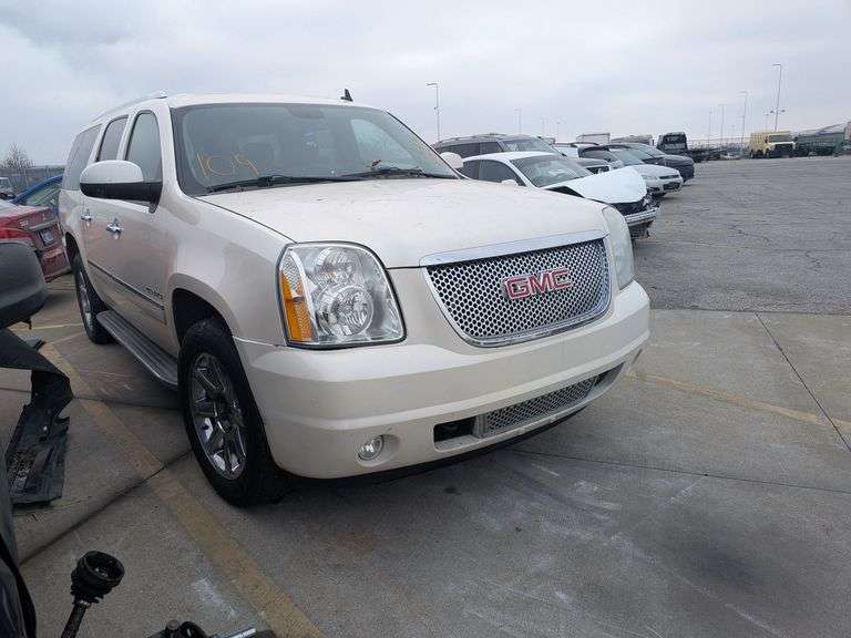 2013 GMC YUKON image