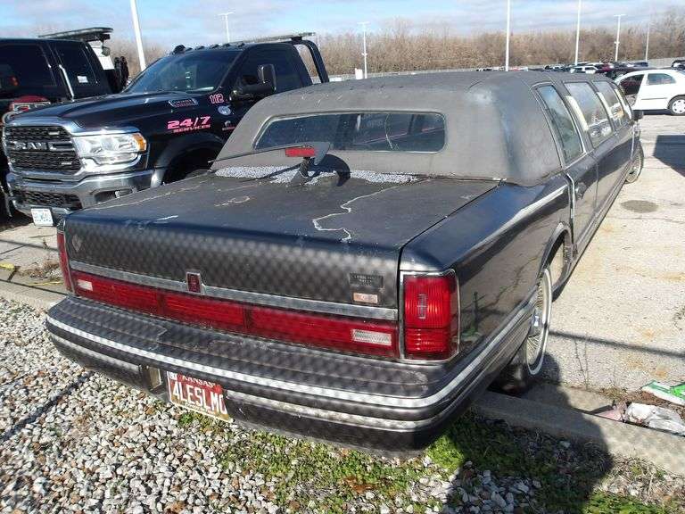 1992 LINCOLN TOWN CAR image