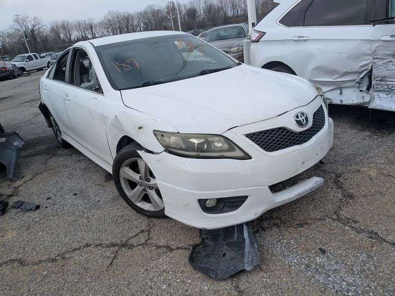 2011 TOYOTA CAMRY image