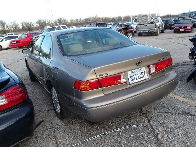 2001 TOYOTA CAMRY image