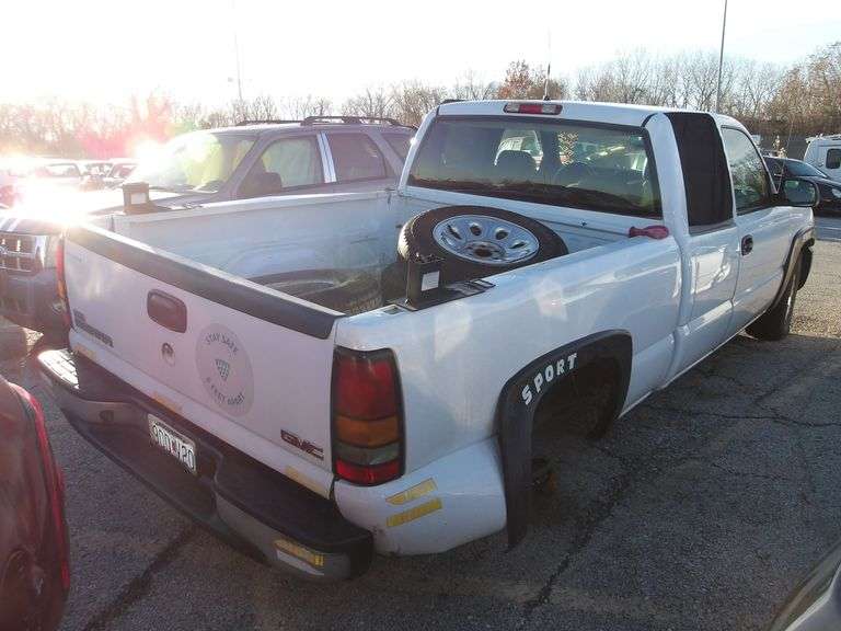 2005 GMC SIERRA image