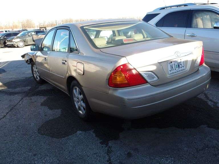 2001 TOYOTA AVALON image