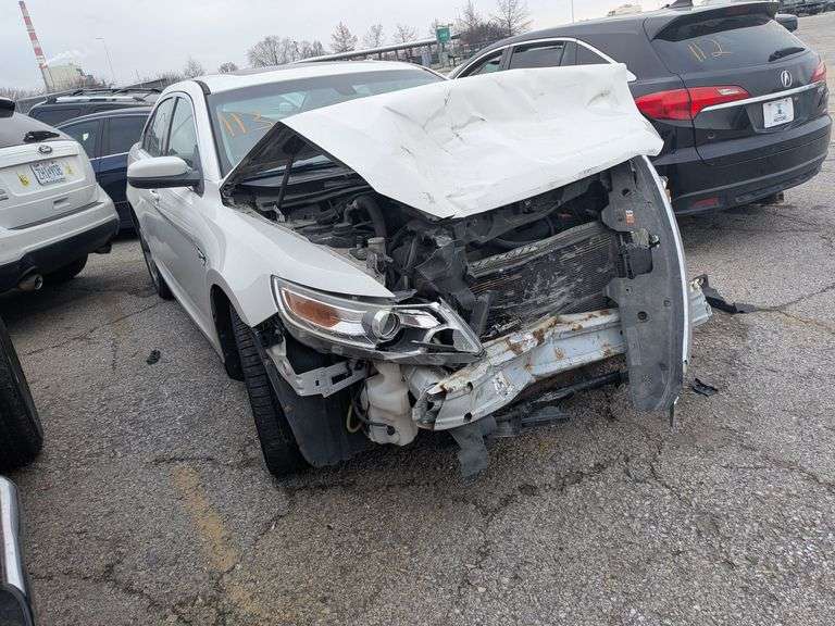 2010 FORD TAURUS image