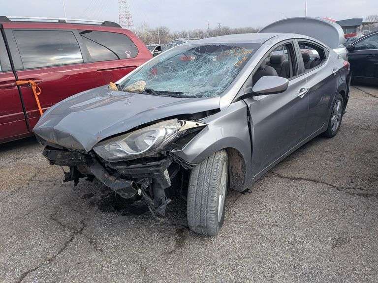 2013 HYUNDAI ELANTRA image