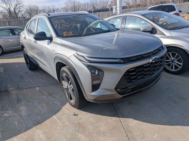 2025 CHEVROLET TRAX image