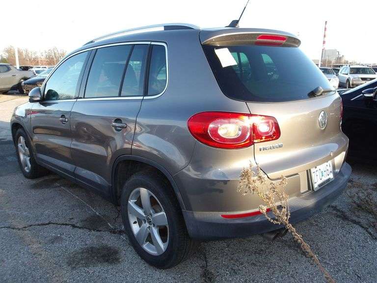 2010 VOLKSWAGEN TIGUAN image