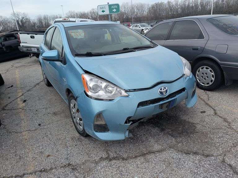 2013 TOYOTA PRIUS image