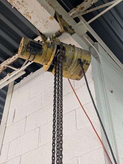 Man Guard wench on beam