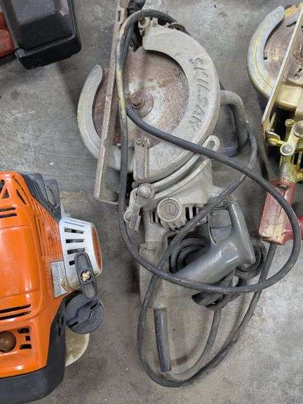 2 Skilsaw circular saws