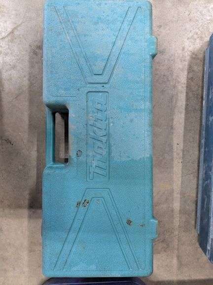 Makita sawsall and case