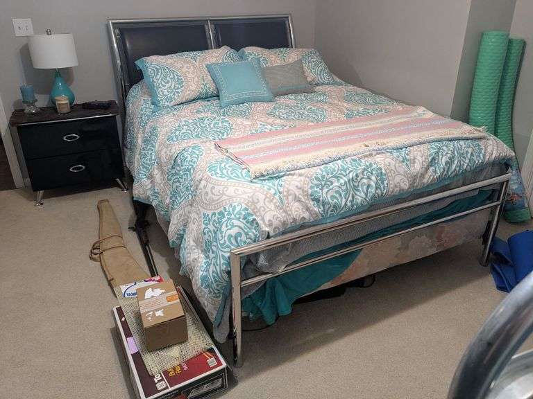 4 piece Ashley furniture queen size bedroom set image