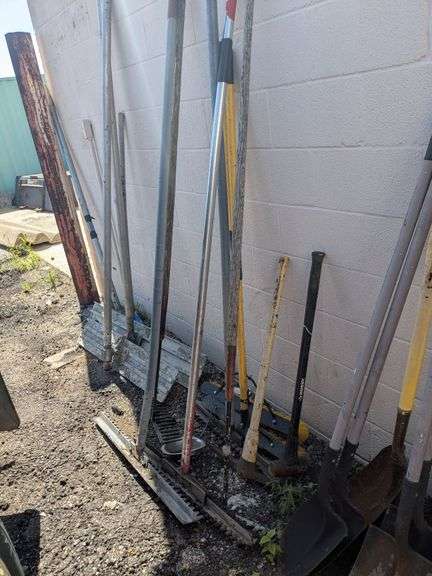 Industrial paving hand tools