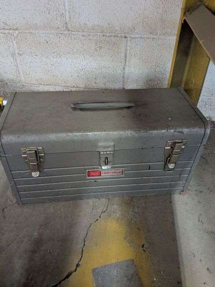 2 Measuring wheels and toolbox