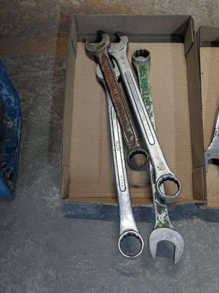 Set of 4 large wrenches