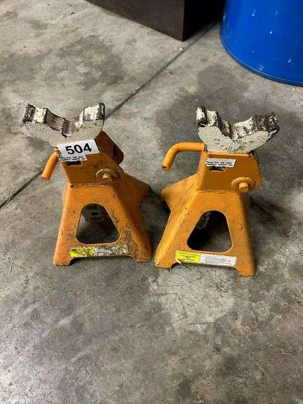 2 Car jacks image