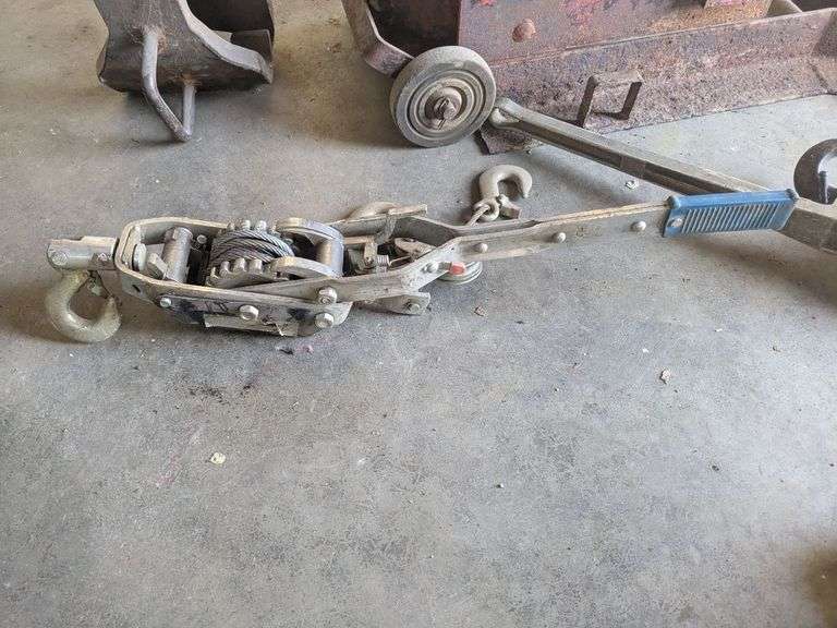 Rail dolly