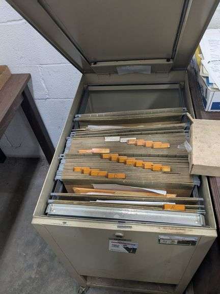 Filing Cabinet (18"x 28"x 29")