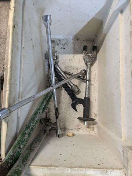 Cooler of large wrenches