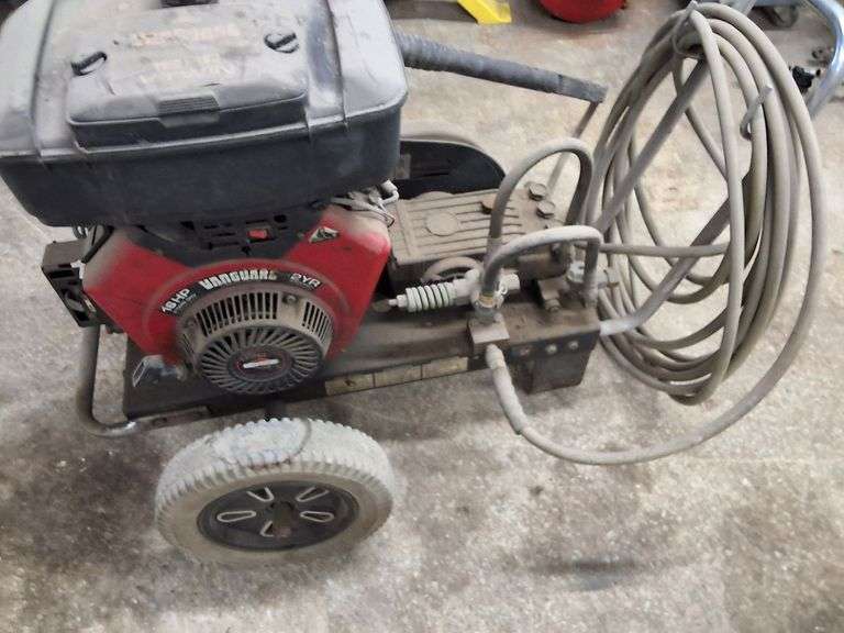 16 horse power V-twin briggs and stratton power washer image
