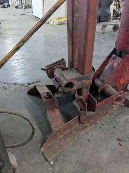 Contractor lift duct jack