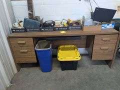 Desk (71"x 20"x 29")