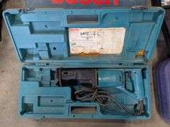 Makita sawsall and case