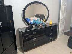 4 piece Ashley furniture queen size bedroom set