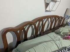 5 piece king size Bassett furniture set
