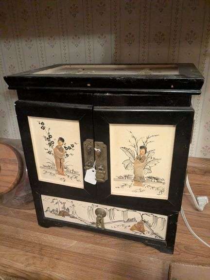 5 drawer Oriental jewelry box with figurines in relief image