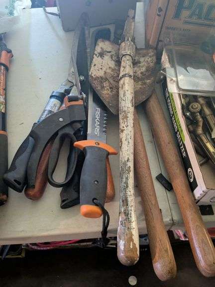 Foldable shovel, hedge trimmers, hedge saw image