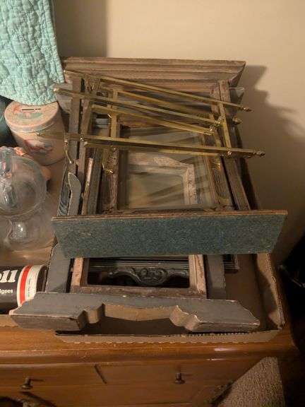 Vintage rotating photo frame stands image