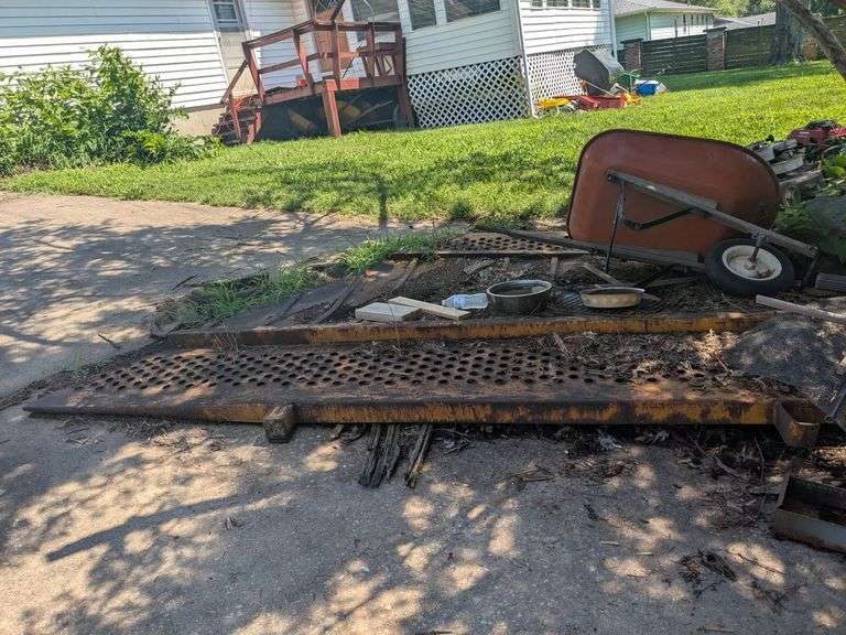 Yellow ramp, wagon and scrap image