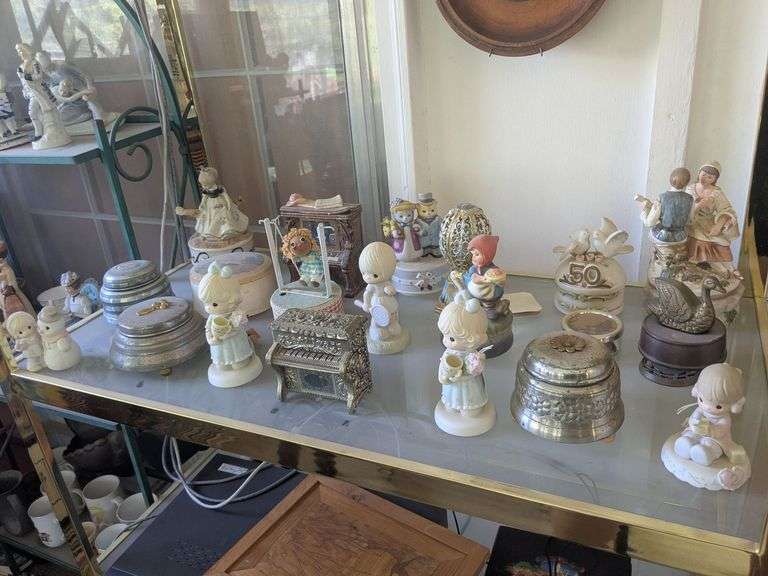 4 vintage music powder boxes, 5 Precious Moments figures image