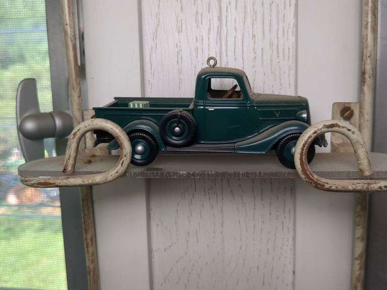 Wall shelf w/ 4 Hallmark autos