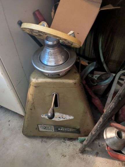 Wheel balancer image