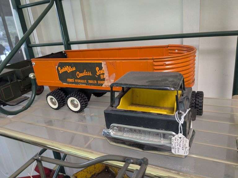 Stucto Hydraulic Trailer dump truck Orange and green image