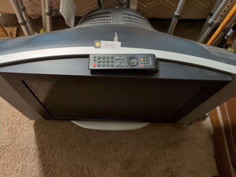 27" Samsung TV with remote