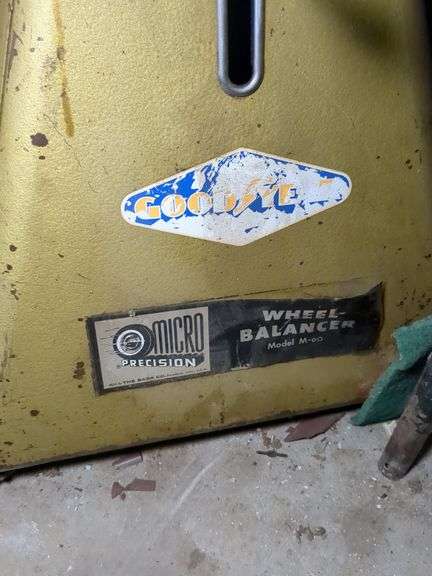 Wheel balancer