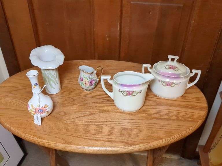 2 Vases, matching sugar and creamer, small creamer