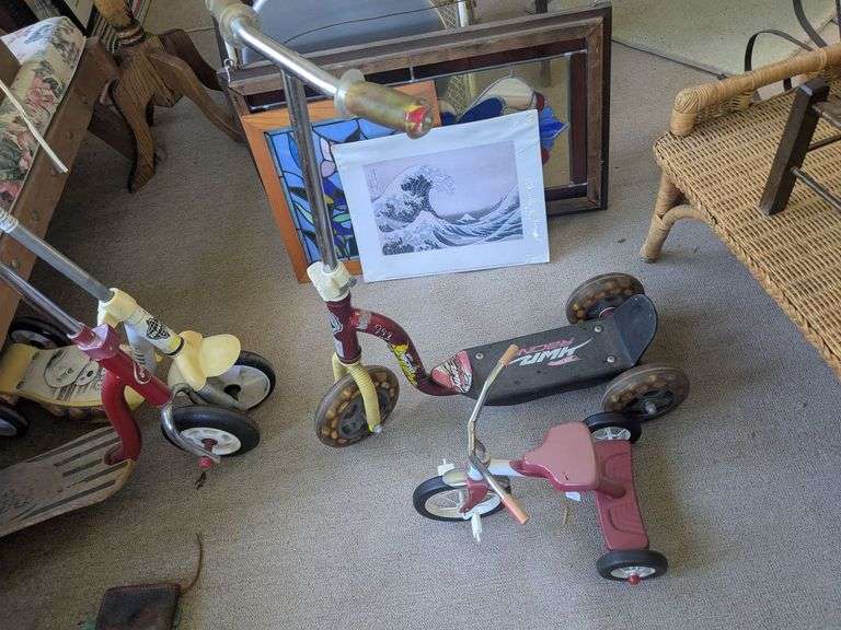 Hotwheels racing scooter, Roadmaster doll bike image