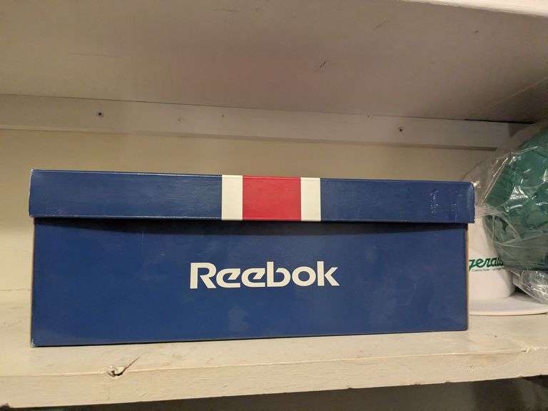 Reebok 10.5 mens Classic leather mids image