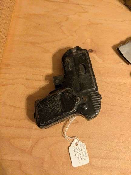 Marx Gman automatic wind up toy pistol 1950s image