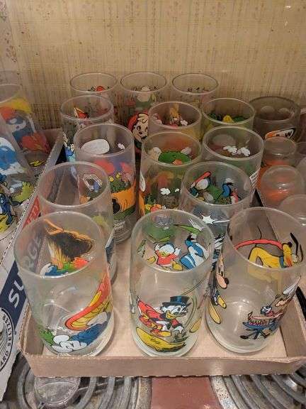 Collector glasses: 4 Alvin and the Chipmunks, 2 Smurfs, 3 Mickey mouse, 5 Peanuts image