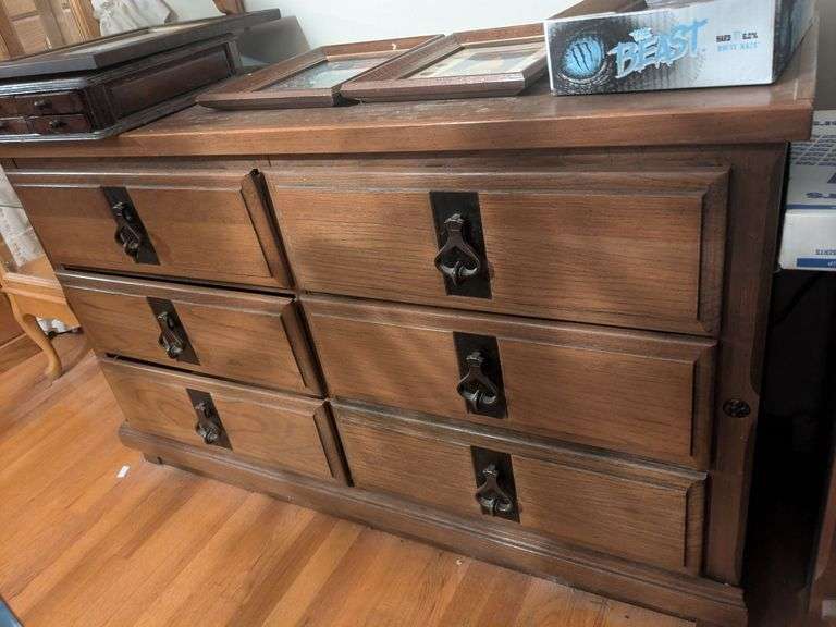 Dresser (31" x 51" x 18") image