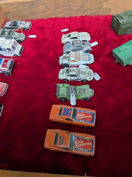 Glass case: 6 hotwheels, 1 matchbox, 1964 - 1976