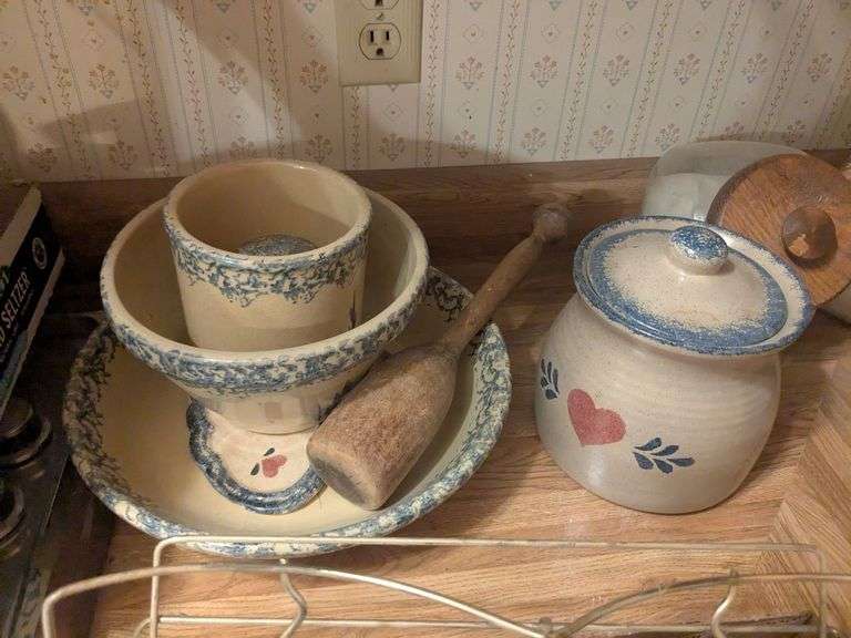 Robinson Ransbottom bowl collection and pestle image