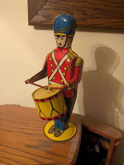13" Wolverine #27 drum major tin wind up image